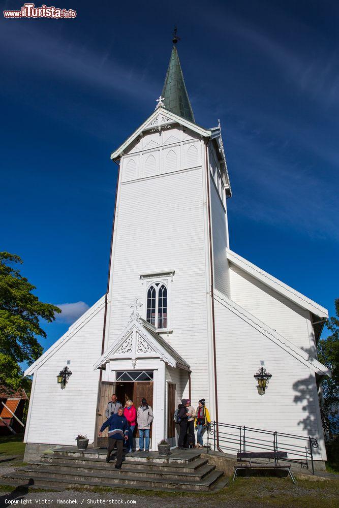 Immagine Architettura di una tradizionale chiesa della cittadina di Kristiansund, Norvegia - © Victor Maschek / Shutterstock.com