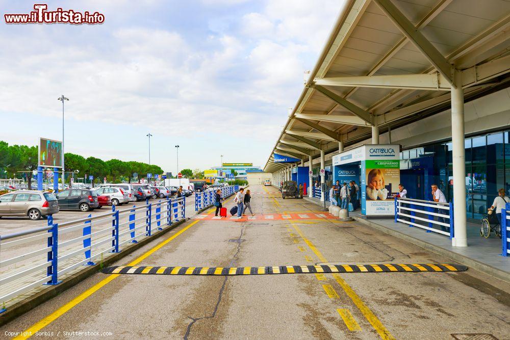 Immagine Aeroporto Valerio Catullo a Villafranca di Verona in Veneto - © Sorbis / Shutterstock.com