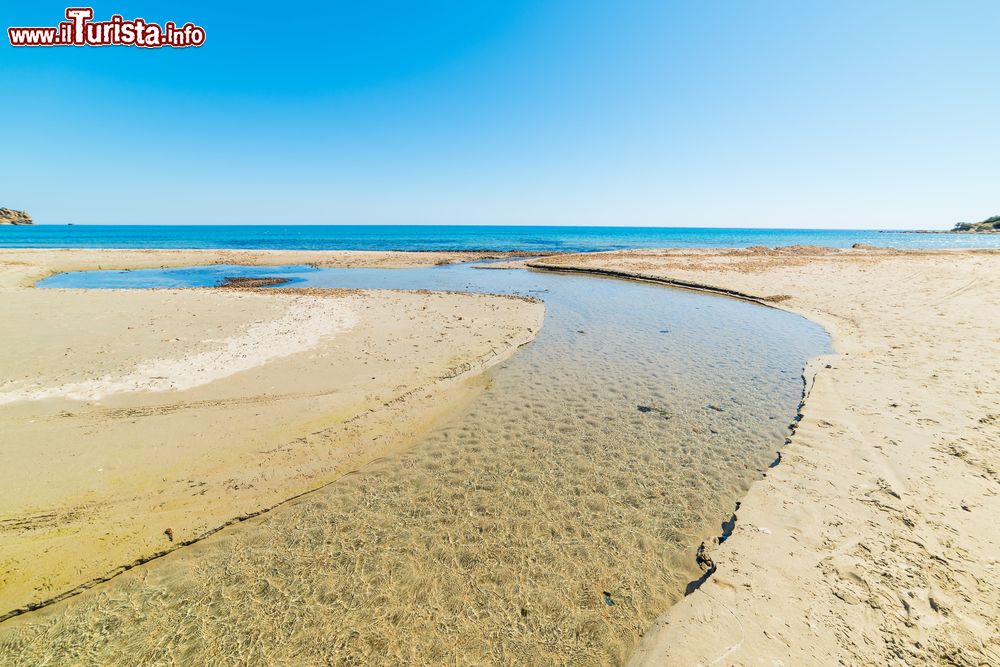 Immagine White sand in Marina di Tertenia, Sardinia