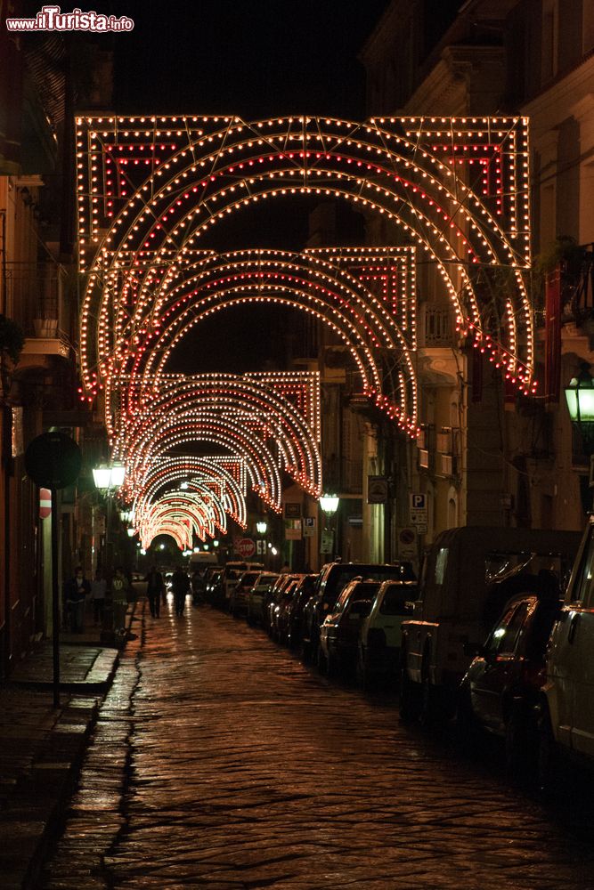 Immagine La festa di San Placido a Biancavilla in Sicilia: le luminarie.