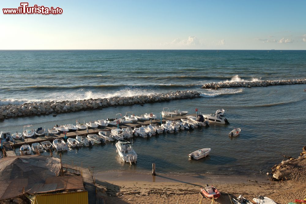 Immagine Barche nella marina di Trappeto in Sicilia