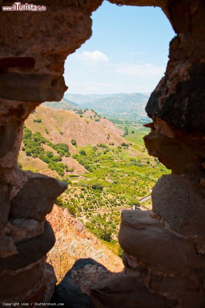 Immagine Uno scorcio dal Castello Arabo-Normanno di Calatabiano in Sicilia - © vvoe / Shutterstock.com