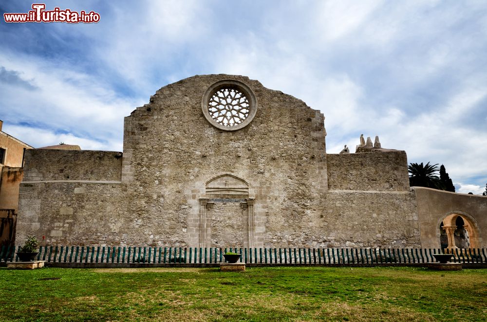 Immagine Siracusa, chiesa di San Giovanni alle catacombe: è una delle principali destinazioni religiose visitate dai turisti.