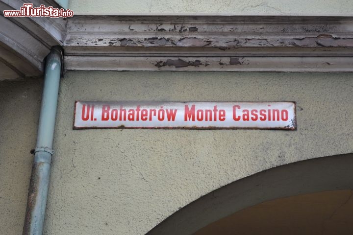 Immagine Ul.Bohaterow Monte Cassino, Sopot: è la via più famosa di Sopot, dedicata agli Eroi della quarta battaglia di Montecassino, combattuta nel maggio del 1944 dal Corpo d'Armata polacco che spianò la strada per la liberazione di Roma.
