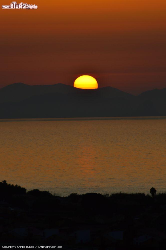 Immagine Spettacolare tramonto sulla costa nord della Sicilia: siamo a Lascari . - © Chris Dukes / Shutterstock.com