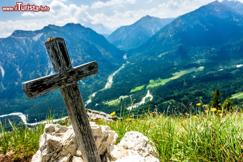 Immagine Spettacolare veduta dal monte Puerschling nei pressi di Oberammergau, Baviera, Germania.