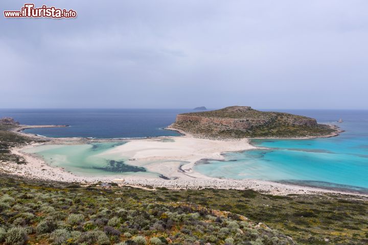 Immagine Spiaggia di Balos, Chania, Creta. Si trova all'estremo nord ovest dell'isola ed è una delle più belle spiagge che si possano trovare a Creta - © Andrzej Fryda / Shutterstock.com