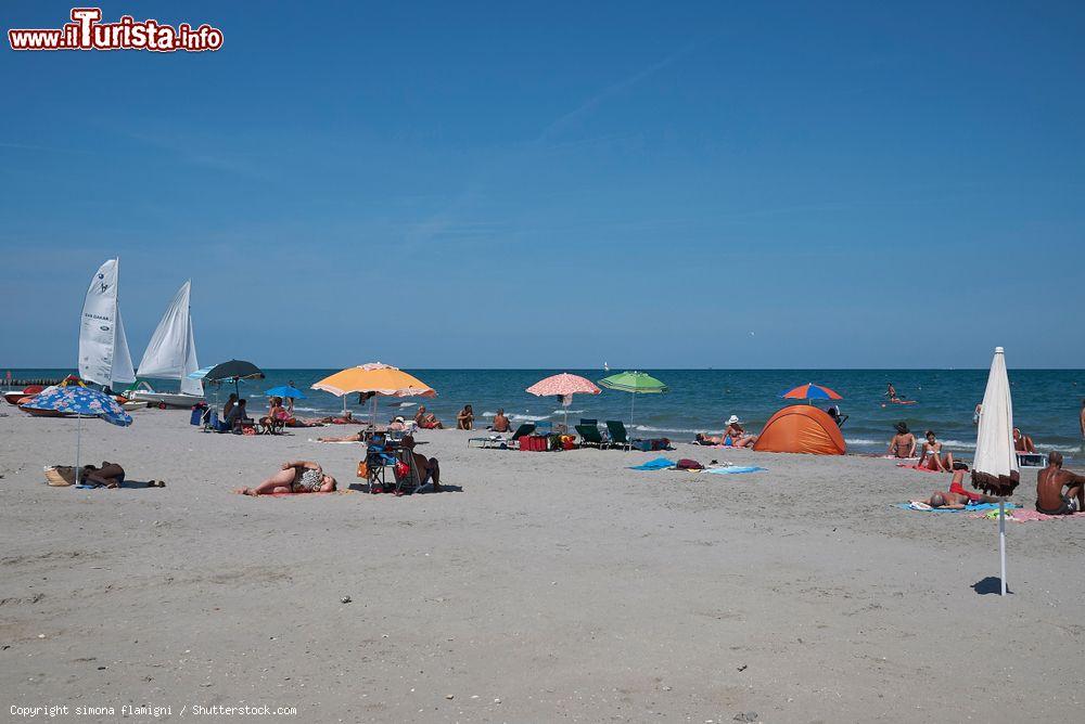 Immagine Spiaggia libera di lido di Classe, Emilia-Romagna - © simona flamigni / Shutterstock.com