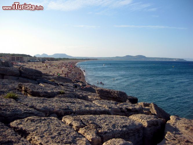 Immagine La spiaggia di Pals, in località Els Masos de Pals, è una delle più grandi del tratto centrale della Costa Brava, nella regione del Baix Empordà.