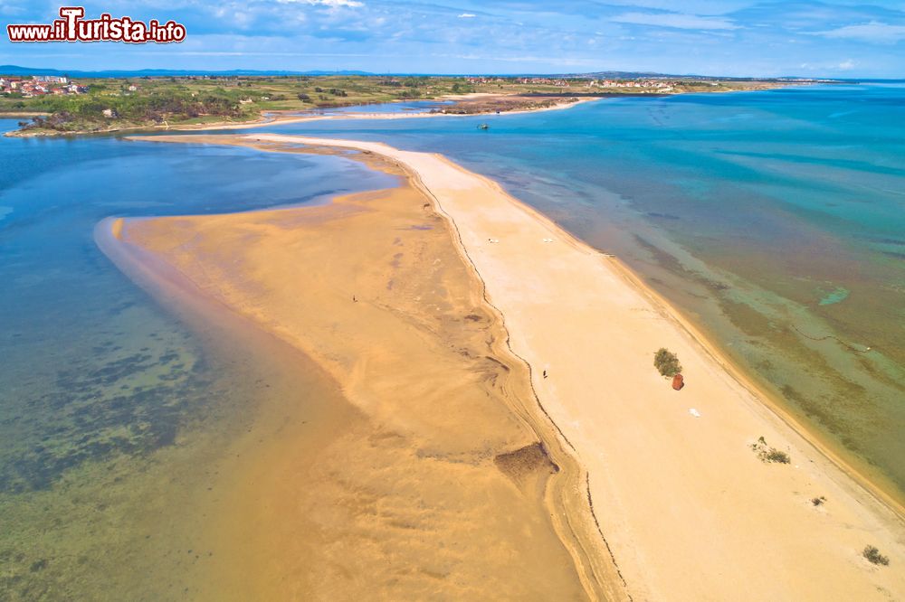 Immagine Spiaggia sabbiosa a Nin, cittadina della Croazia affacciata sul Mare Adriatico.