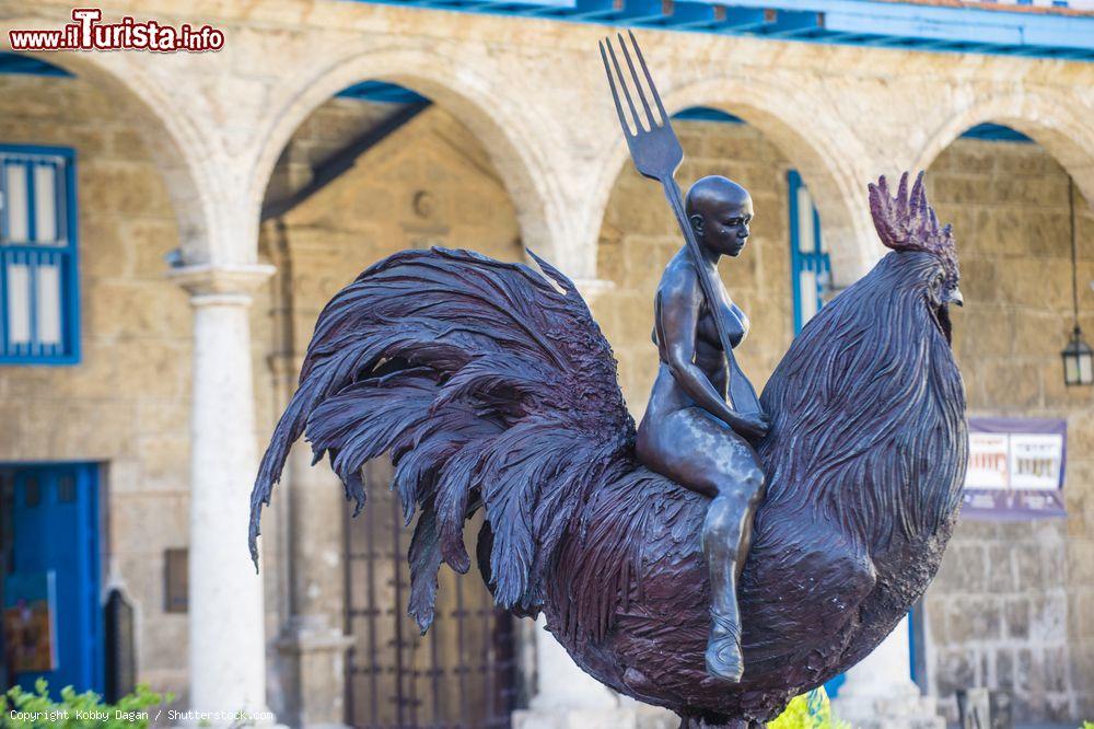 Immagine Il dettaglio di una statua nel centro storico dell'Avana (Cuba). Siamo nel quartiere de La Habana Vieja  - © Kobby Dagan / Shutterstock.com