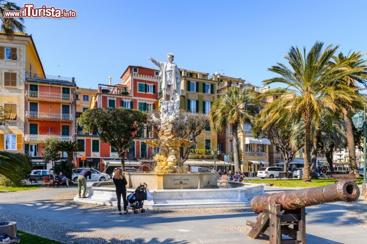 Immagine La statua Cristoforo Colombo in centro a Santa Margherita Ligure - © Anton_Ivanov / Shutterstock.com