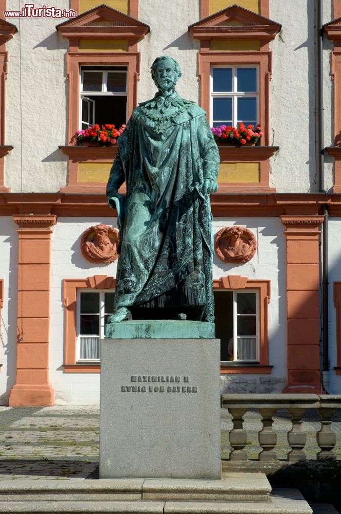 Immagine Statua di Massimiliano II° al vecchio castello di Bayreuth, Germania.