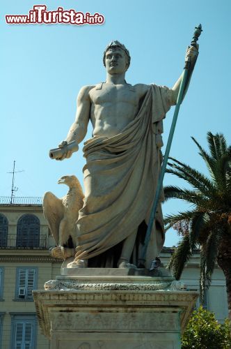 Immagine Statua di Napoleone Bonaparte a Bastia, Corsica.