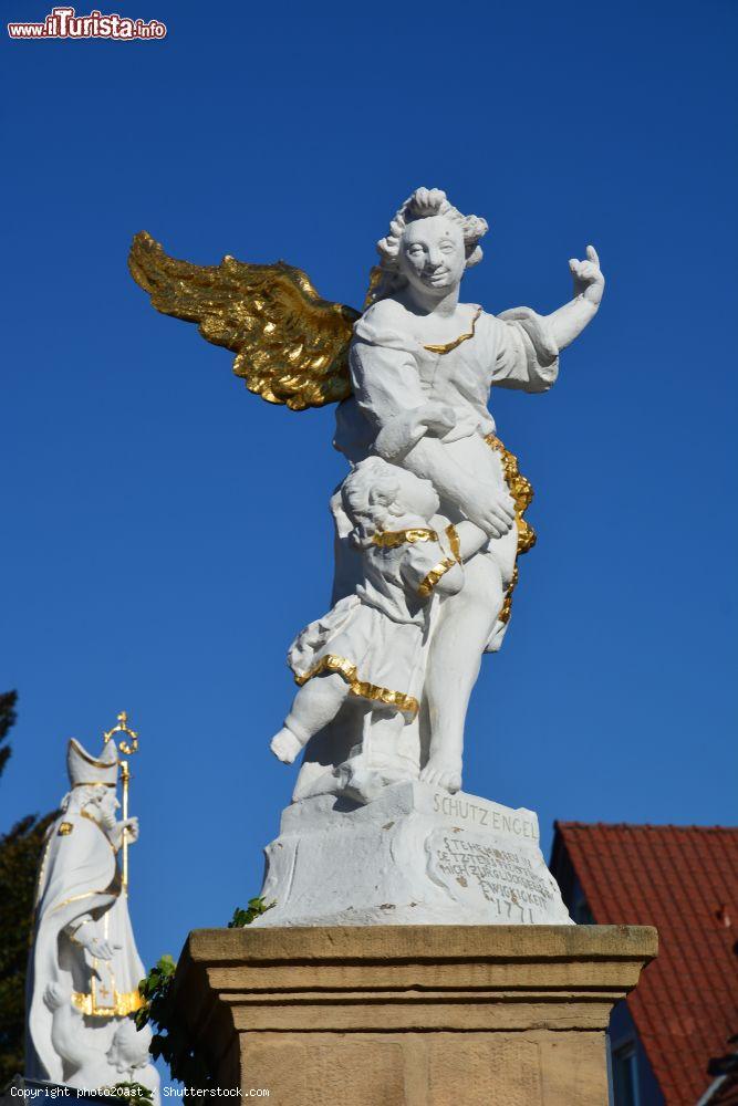 Immagine Statua di un santo nella chiesa dell'Assunzione a Memmelsdorf vicino a Bamberga, Baviera (Germania) - © photo20ast / Shutterstock.com