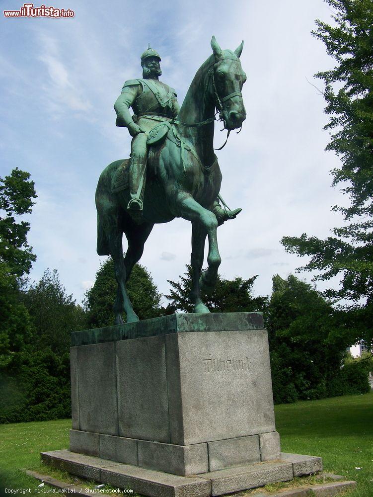 Immagine Statua equestre a Guglielmo I° nella città di Lubecca, Germania - © mikluha_maklai / Shutterstock.com