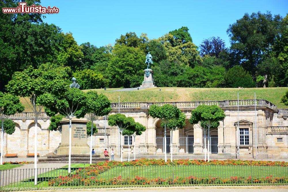 Immagine Statua equestre di Ernst II° (1818-1893), duca di Sassonia-Coburgo-Gotha all'Hofgarten di Coburgo, Germania - © photo20ast / Shutterstock.com