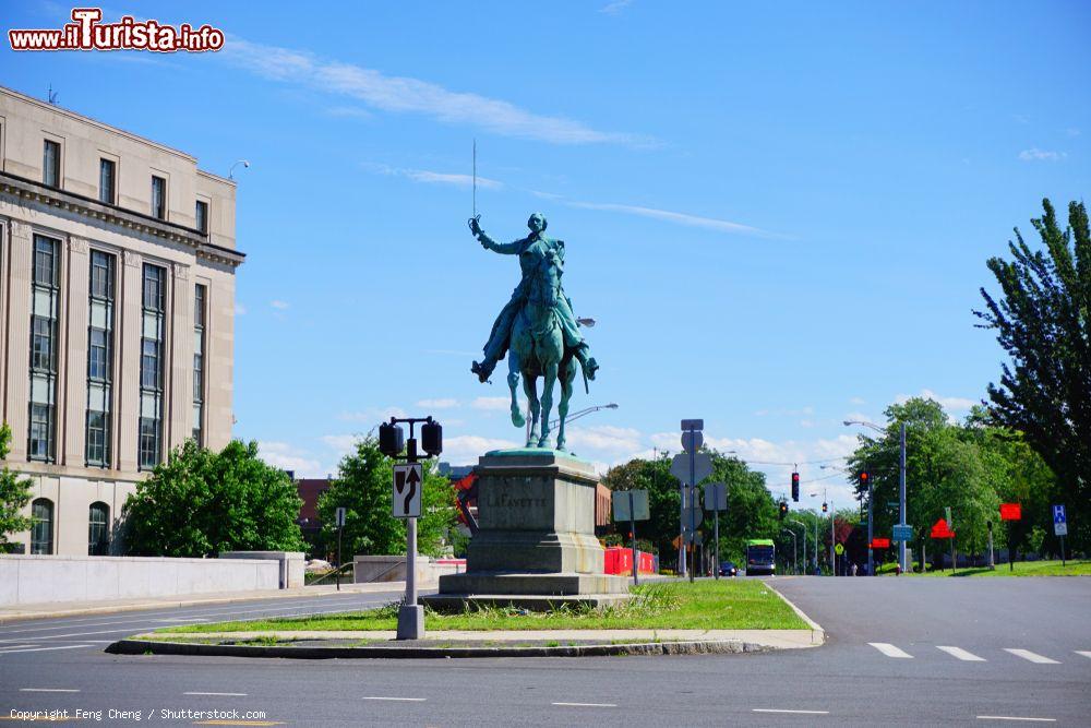 Immagine Statua equestre nel centro di Hartford, Conencticut (Stati Uniti d'America), in una giornata estiva - © Feng Cheng / Shutterstock.com