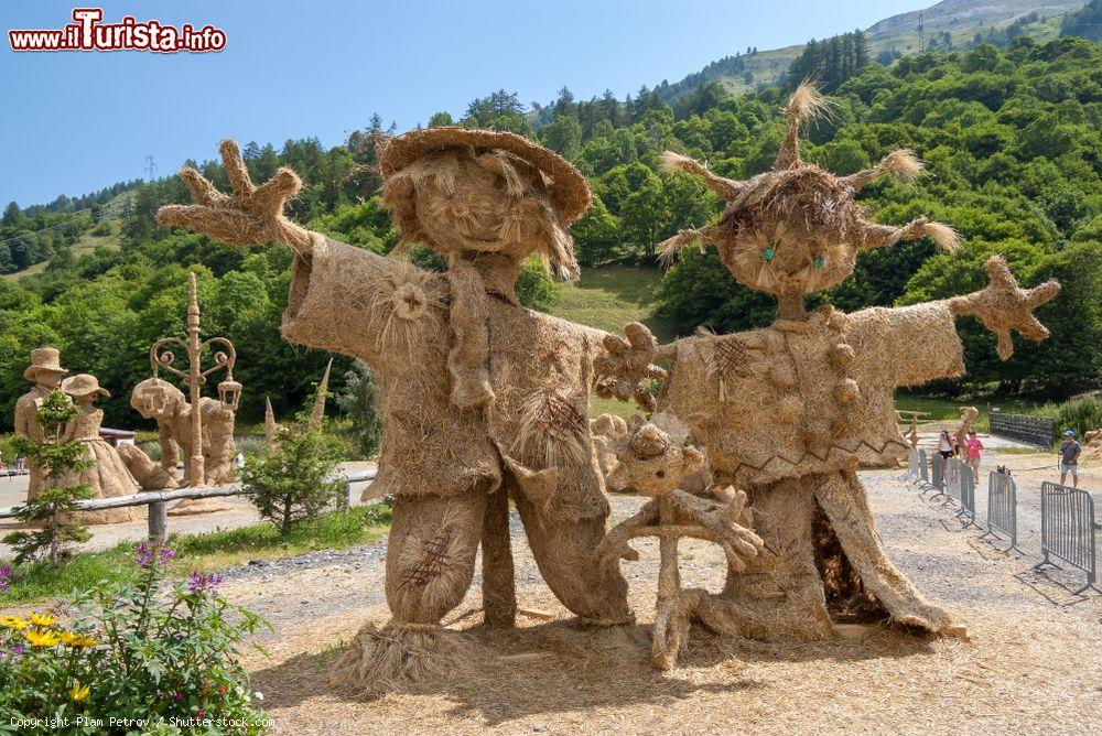 Immagine Statue di paglia al festival estivo di scultura a Valloire, dipartimento della Savoia (Francia) - © Plam Petrov / Shutterstock.com