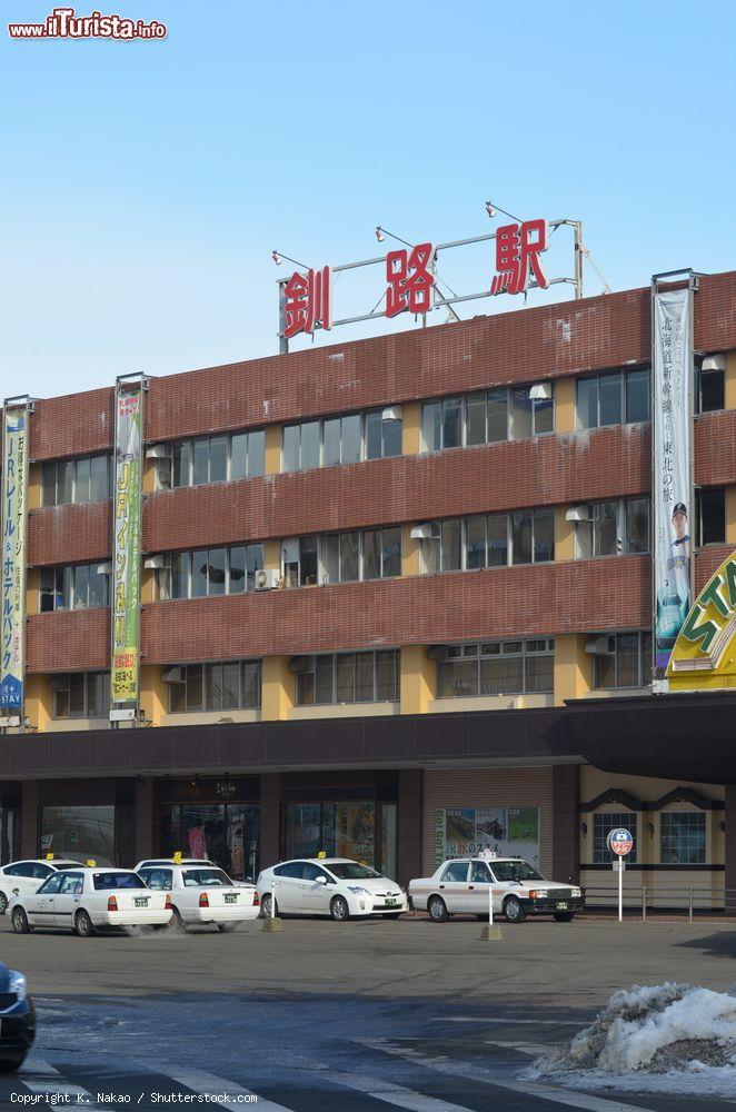 Immagine La stazione ferroviaria di Kushiro, Giappone. Collega Kushiro al capoluogo Sapporo in poco più di tre ore grazie al treno veloce Super Ozora. Ogni giorno viene utilizzata da circa 1200 persone - © K. Nakao / Shutterstock.com