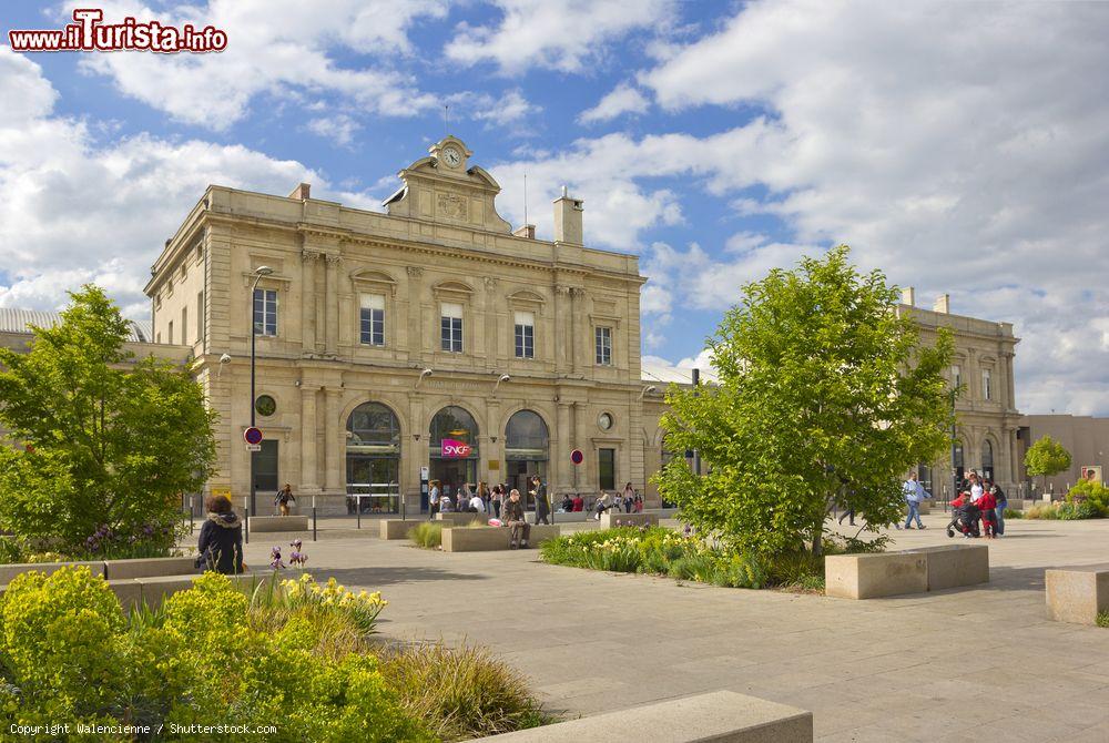 Immagine Stazione ferroviaria di Reims, Francia, in una giornata di sole. Inaugurata e aperta al pubblico nel 1858, è costituita da 9 binari © Walencienne / Shutterstock.com