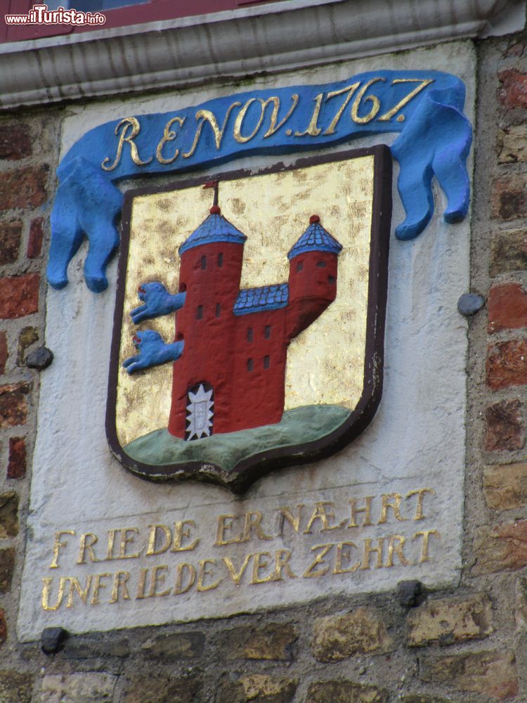 Immagine Stemma araldico sulla Nordertor a Flensburg (stato dello Schleswig-Holstein, Germania).