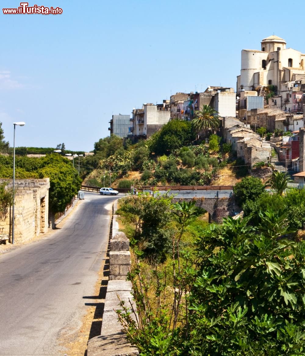 Immagine Strada di accesso alla cittadina di Francofonte in Sicilia