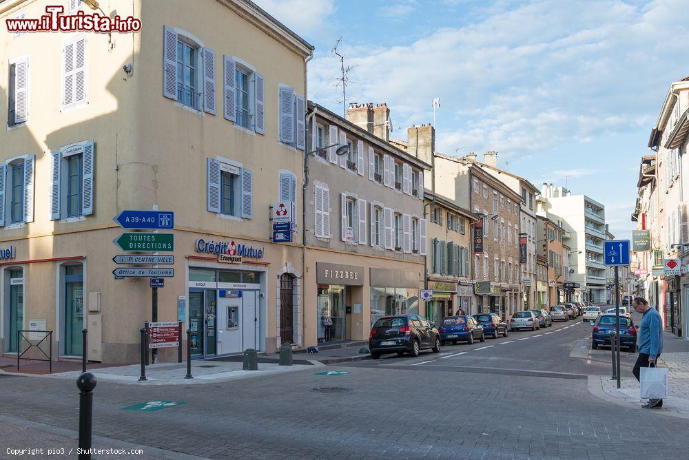 Immagine Street view del centro di Bourg-en-Bresse, dipartimento dell'Ain, Francia. Questa graziosa località, situata nella regione dell'Alvernia-Rodano-Alpi, dista circa 70 km da Lyon - © pio3 / Shutterstock.com