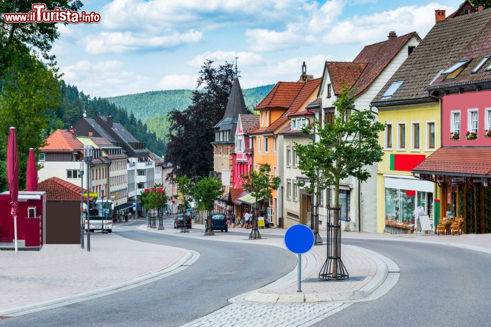 Immagine Streetview del centro storico di Triberg in Schwarzwald, Baden-Wurttemberg, Germania.