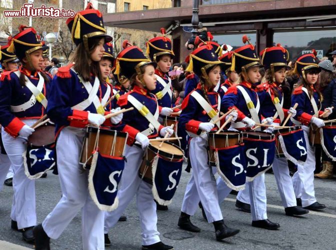 Immagine Tamborrada Donostia: i tamburi di San Sebastian nei Paesi Baschi - © livcool / Shutterstock.com