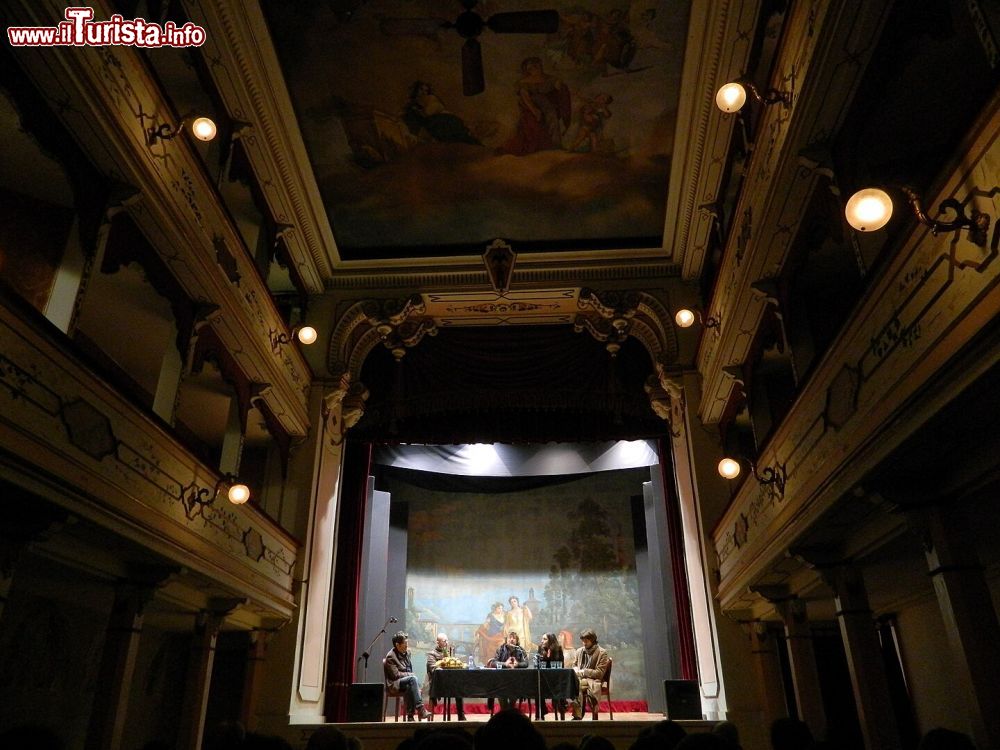 Immagine Il Teatro Sociale di Palazzolo sull'Oglio si trova nel centro storico del paese, dietro l'Antica Pieve  - © Lukidd / Wikipedia