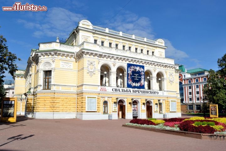 Immagine L'edificio del teatro Maxim Gorky a Nizhny Novgorod, Russia. La città stessa si chiamava "Gorky" durante l'epoca sovietica, fino al 1991 - foto © bissig / Shutterstock.com