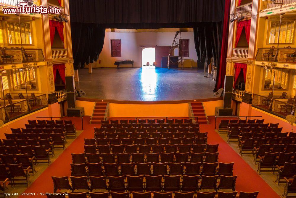 Immagine L'interno del Teatro Tomàs Terry a Cienfuegos, Cuba. Nel 1920 si esibì qui Enrico Caruso - © Fotos593 / Shutterstock.com