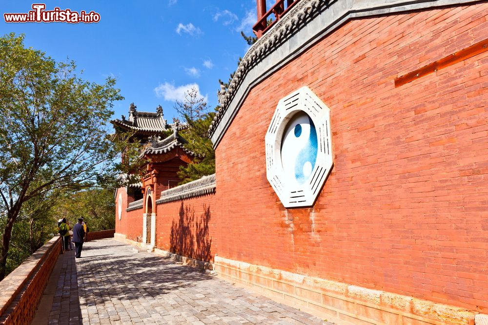 Immagine Tempio taoista sul Monte Hengshan (Northern Great Mountain), Datong, Cina. Questa montagna è considerata una delle 5 sacre della Cina.