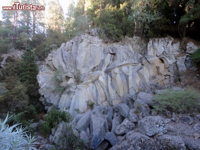 Immagine Lungo la strada che da La Orotava porta al Teide una sosta è d'obbligo al Mirador de La Piedra, la spettacolare formazione rocciosa a forma di fiore. Isola di Tenerife (Canarie).