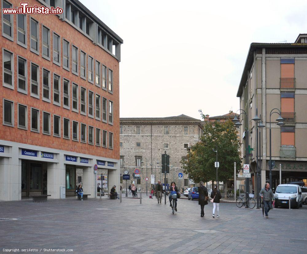 Immagine Terni (Umbria), veduta del centro storico da Piazza della Repubblica - © serifetto / Shutterstock.com