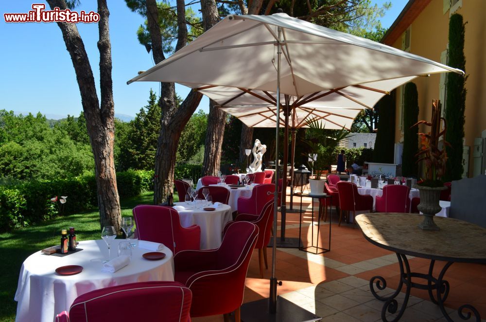 Immagine La terrazza del ristorante al primo piano dell'Hotel Le Mas Candille a Mougins