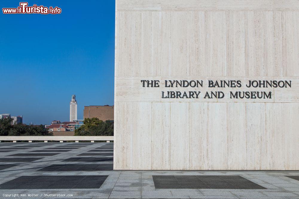 Immagine The Lyndon Baines Johnson Library and Museum a Austin, Texas: Lyndon Johnson fu il 36° presidente degli Stati Uniti d'America - © Ken Wolter / Shutterstock.com