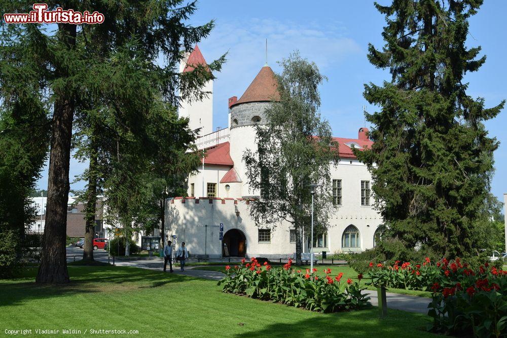 Immagine La tipica architettura di un castello nel centro cittadino di Kuopio, Finlandia - © Vladimir Waldin / Shutterstock.com