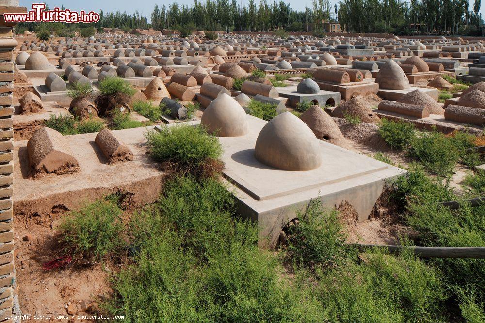 Immagine Tombe Uyghur a Kashgar, nello Xinjiang in Cina - © Sophie James / Shutterstock.com