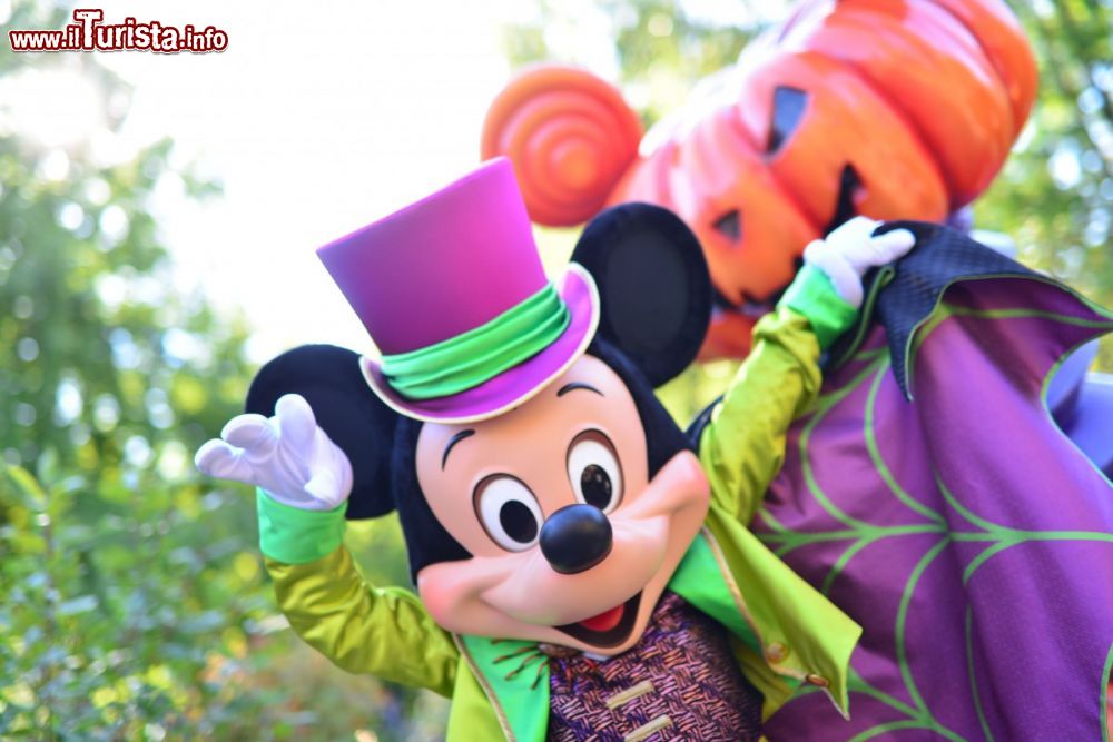 Immagine Topolino e zucca di Halloween a Disneyland Paris - © news.disneylandparis.com