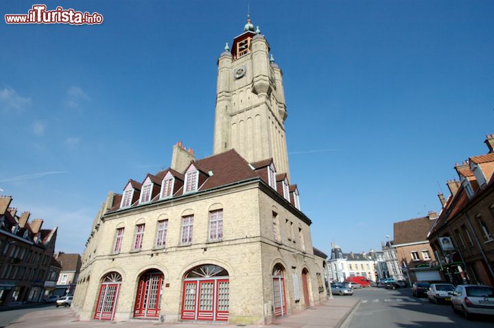 Immagine La torre campanaria – o Beffroi, in francese – di Bergues è stata ricostruita nel 1961 dopo che i soldati tedeschi l'avevano fatta saltare durante la seconda guerra mondiale, nel 1944.