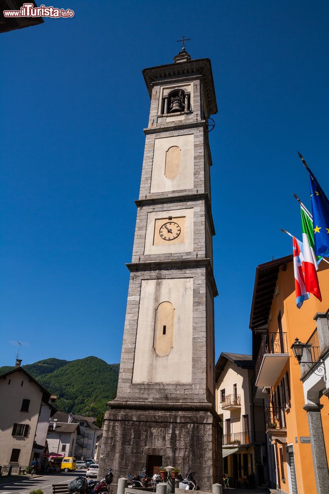 Immagine Torre campanaria nel paesino di Re, Piemonte. Il centro sorge a circa 700 metri sul livello del mare.