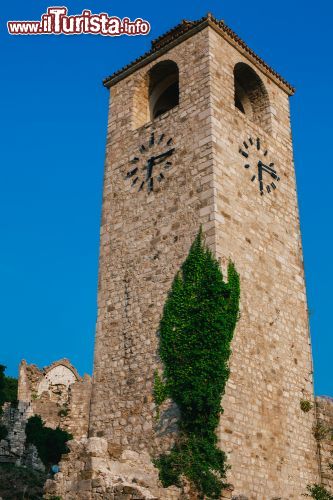 Immagine Torre dell'antica fortezza di Bar, Montenegro. Passeggiando nel cuore della vecchia città di Bar si possono ammirare alcuni angoli suggestivi - © Angyalosi Beata / Shutterstock.com