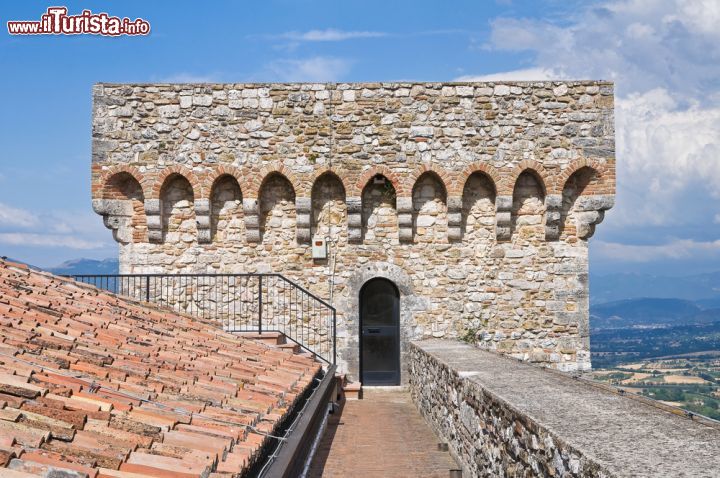 Immagine Torrione della fortezza Albornoz, il grande castello rinascimentale a Narni - © Mi.Ti. / Shutterstock.com