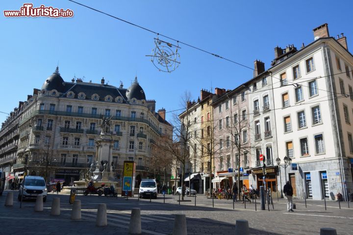 Immagine Tour nel cuore di Grenoble, Rodano, Francia. La storia di questa città è stata fortemente caratterizzata dalla lunga contesa fra la regione del Delfinato e il Ducato di Savoia sino alla sua annessione alla Francia.