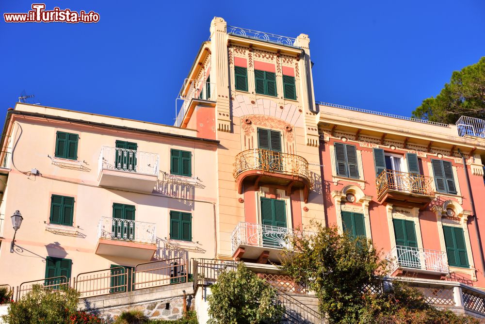 Immagine Tradizionale architettura in antico stile ligure nel villaggio di Celle Ligure, provincia di Savona.