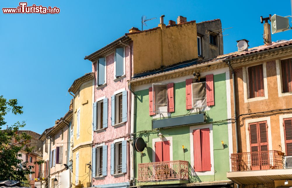 Immagine Tradizionale architettura nella città di Orange, Vaucluse, Francia.