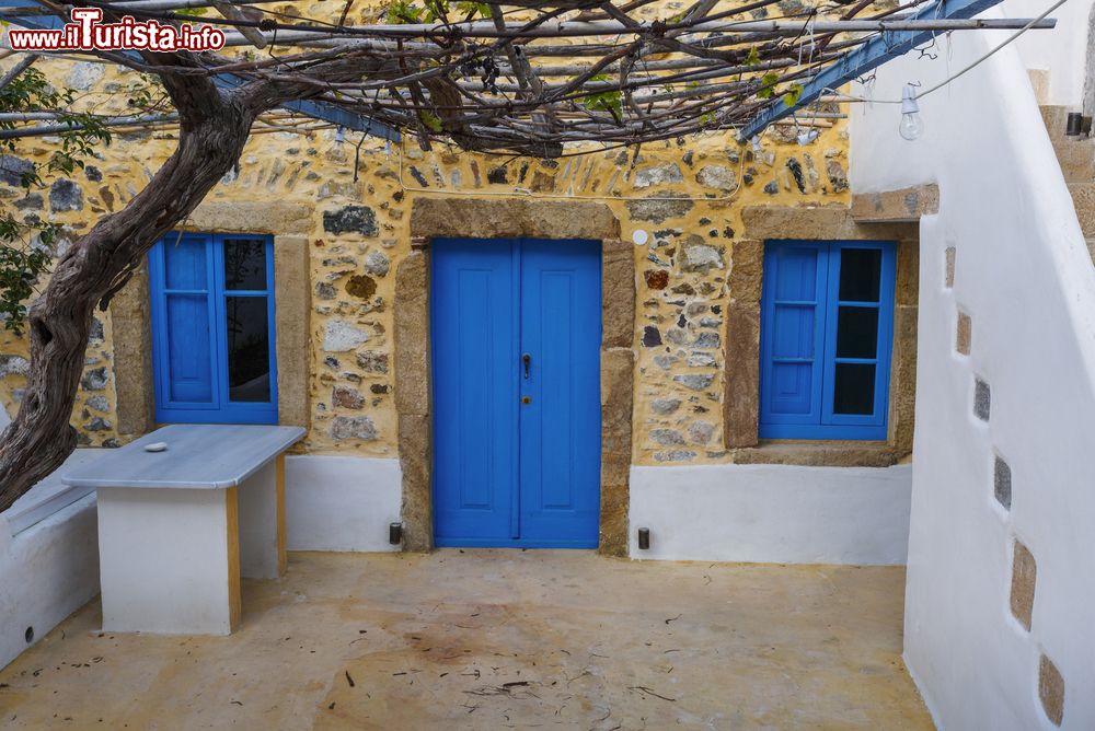 Immagine Una tradizionale casa nel villaggio di Agia Marina sull'isola di Lero, Grecia. Agia Marina è il centro più importante dell'isola ed è abitato da 2600 abitanti.