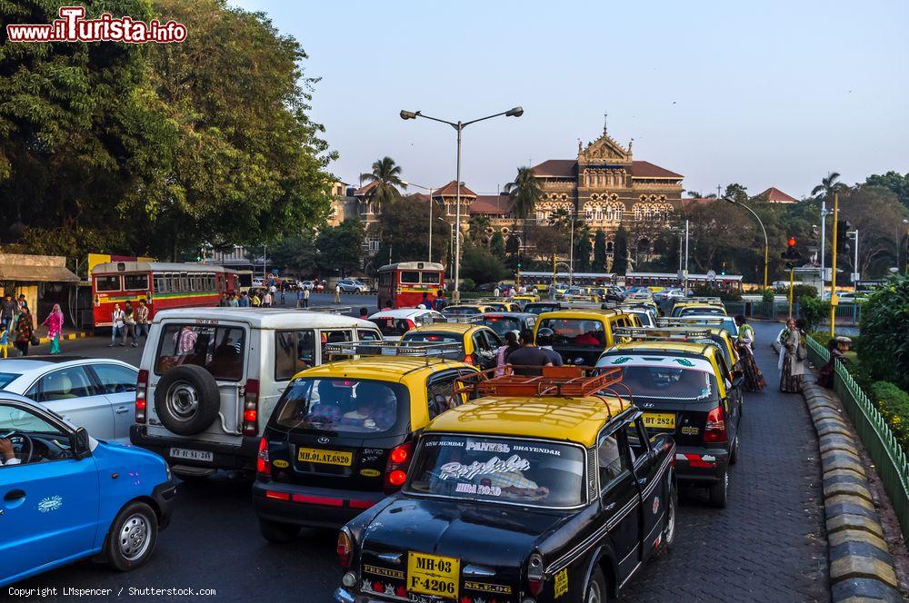 Immagine Traffico quotidiano nel sud della città di Mumbai, India  - © LMspencer / Shutterstock.com